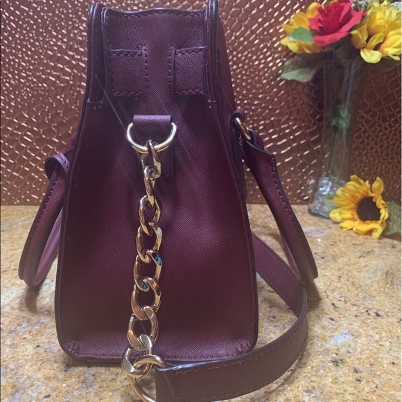 Michael Kors: E-1407 Large Hamilton Merlot & Gold - Picture 4 of 8